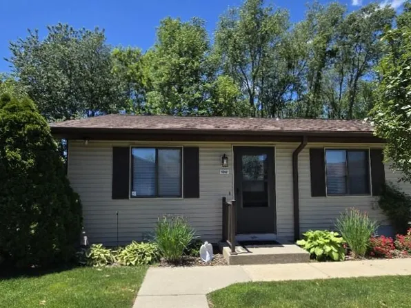 5246 Green Meadow Rd #Q, Kalamazoo, MI 49009