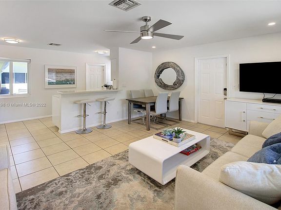 5th image of 843 NE 17th Ave #1-2