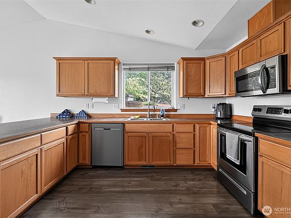 3rd image of 111 W Courtney Court