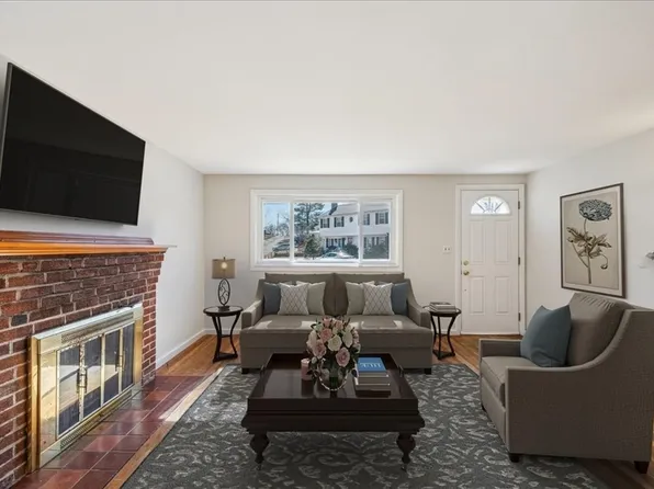 74 Hinston Rd, Weymouth, MA 02189