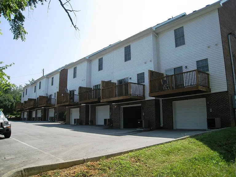 1120 Skyline Dr #5 — Photo 6
