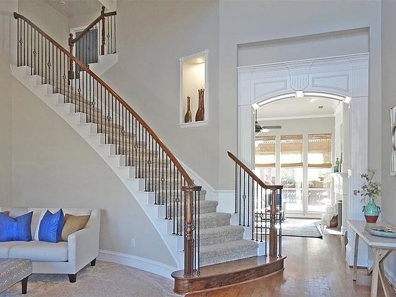 4th image of 2700 Queen Elaine Dr
