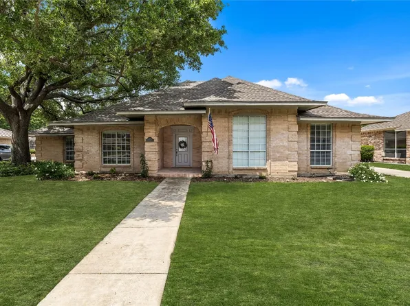 4208 Lake Vista Dr, Benbrook, TX 76132