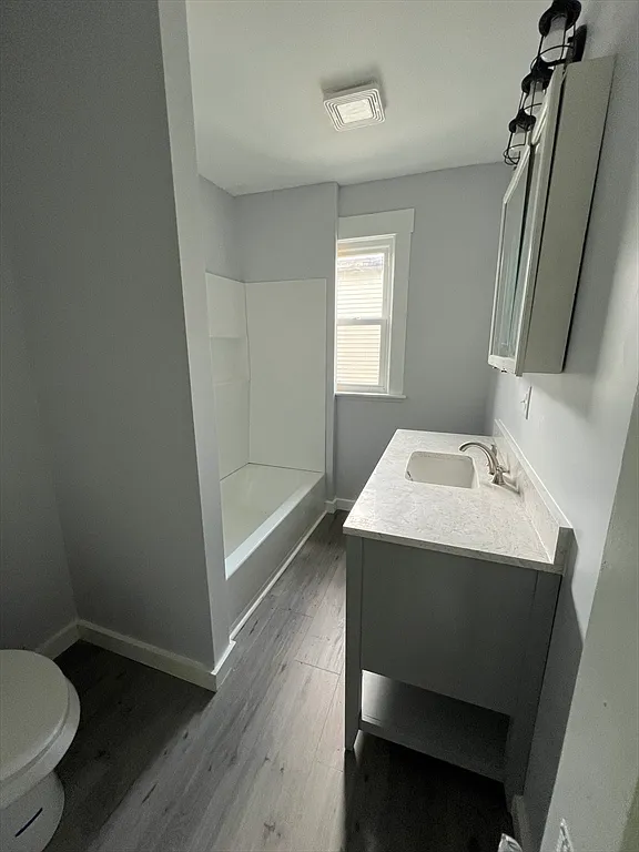 4 bed, 1.0 bath, 1200 sqft, $2,500 — Photo 3