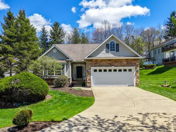 2345 Heron Crest Dr, Cuyahoga Falls, OH 44223