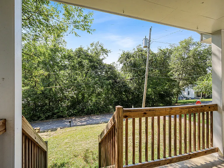 320 Oak St — Photo 26