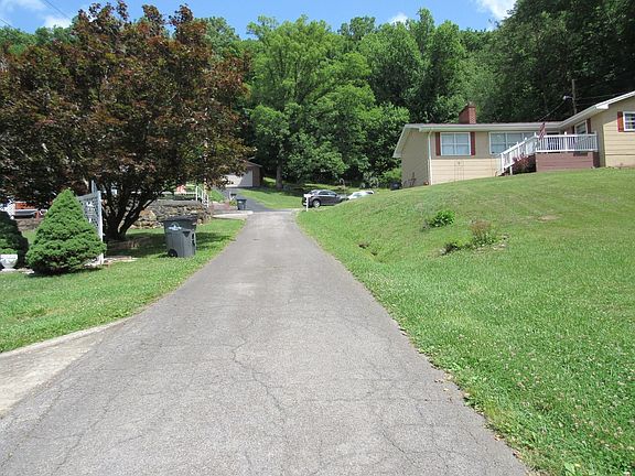 4th image of 192 Pine St