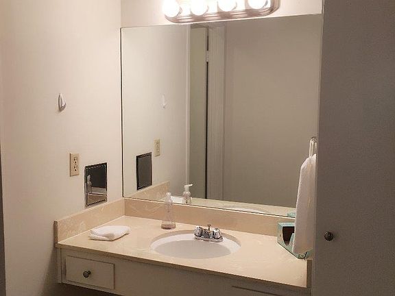 5th image of 814 N Delaware St APT 502