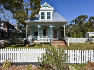 91 17th St, Apalachicola, FL 32320