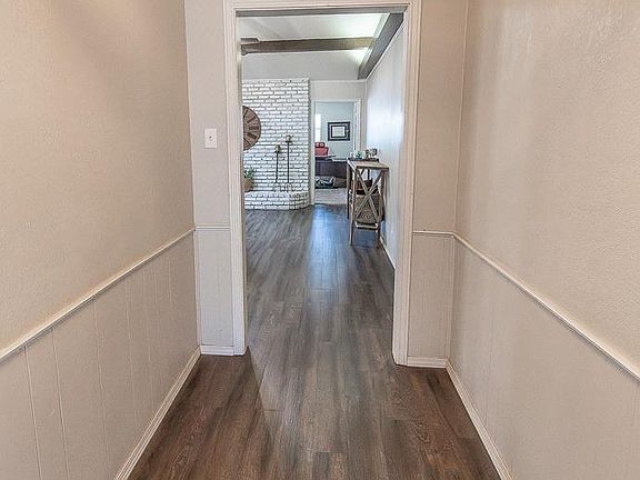 4th image of 8103 Knoxville Ave