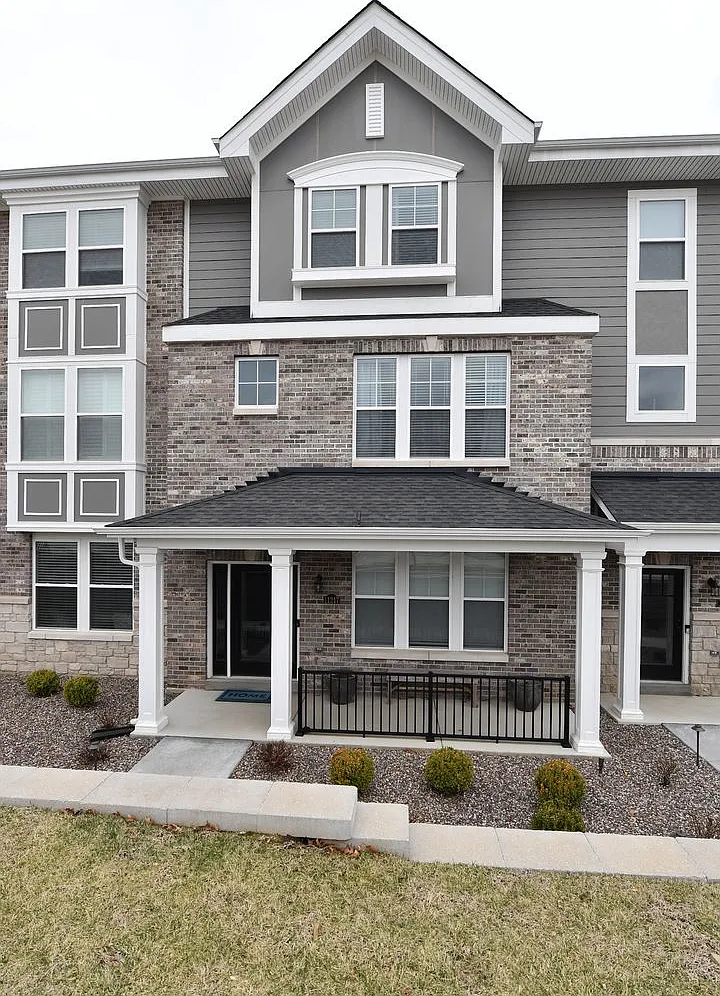 11217 Talamore Circle | Saint Louis 63131 — Photo 1