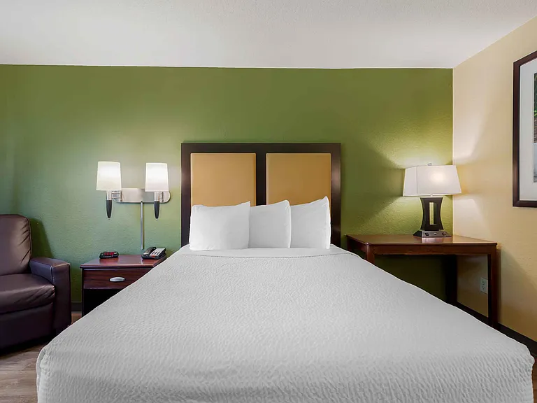 Studio Suite - 1 Queen Bed