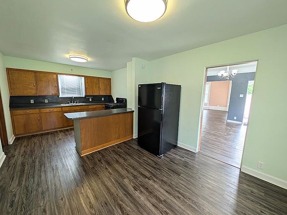 5th image of 2213 Broadway St