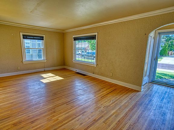 3rd image of 2404 W Sherman Ave