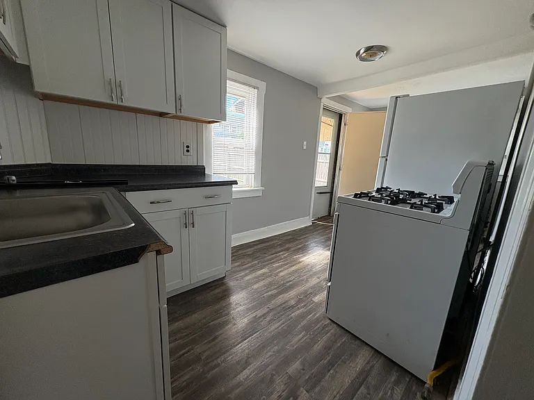725 S Broad St — Photo 9