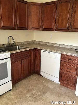 2nd image of 11 Glen Hollow Dr APT D50