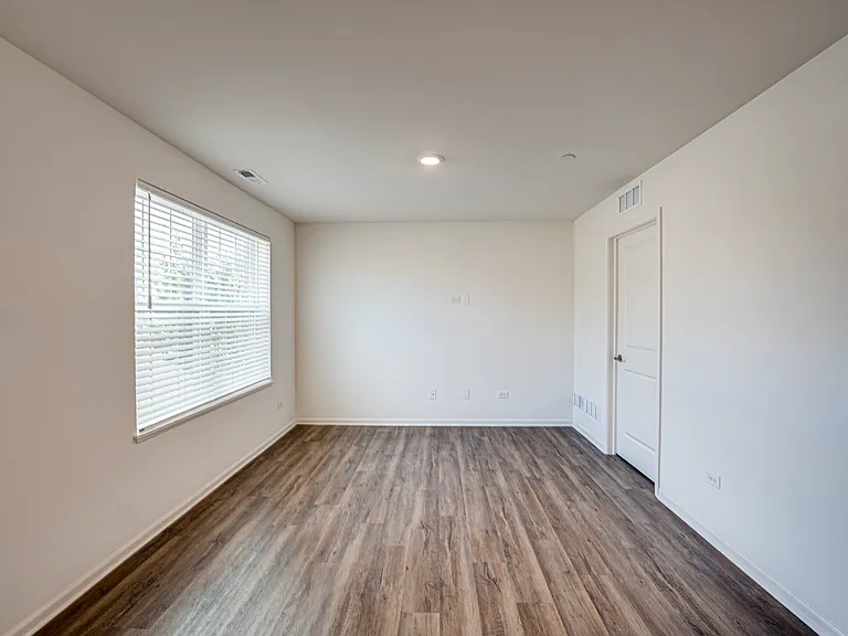 2939 Showplace Dr — Photo 3