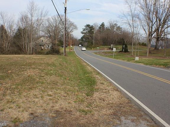 4th image of 458 Snowhill Dr
