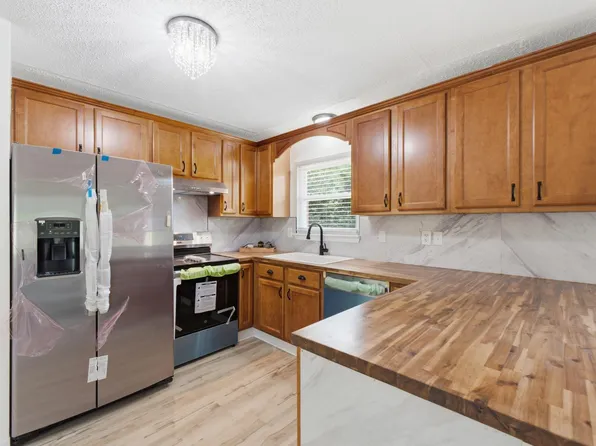 8307 Friendly Ct, Ooltewah, TN 37363