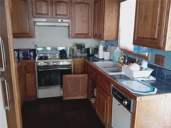 5th image of 452 Orange Ave
