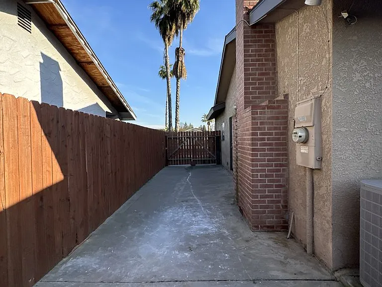 3504 W Cutler Ave — Photo 37