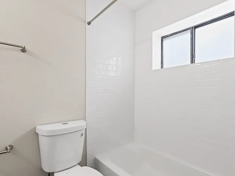 3075 Broadway St — Photo 9