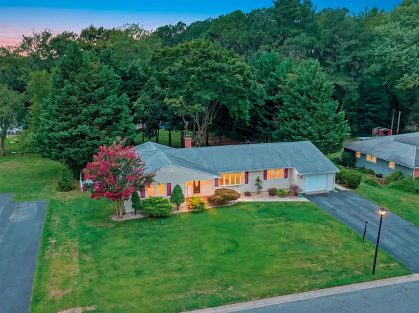 90 Greenview Dr, Dover, DE 19901