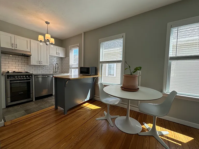 904 York Ave #1 — Photo 6