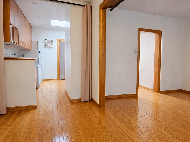 28-47 35th St #3 — Photo 3