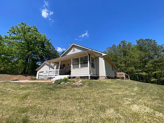 3rd image of 2481 Falkland Rd