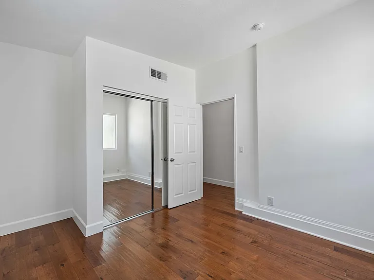 4733 Ambrose Ave — Photo 24