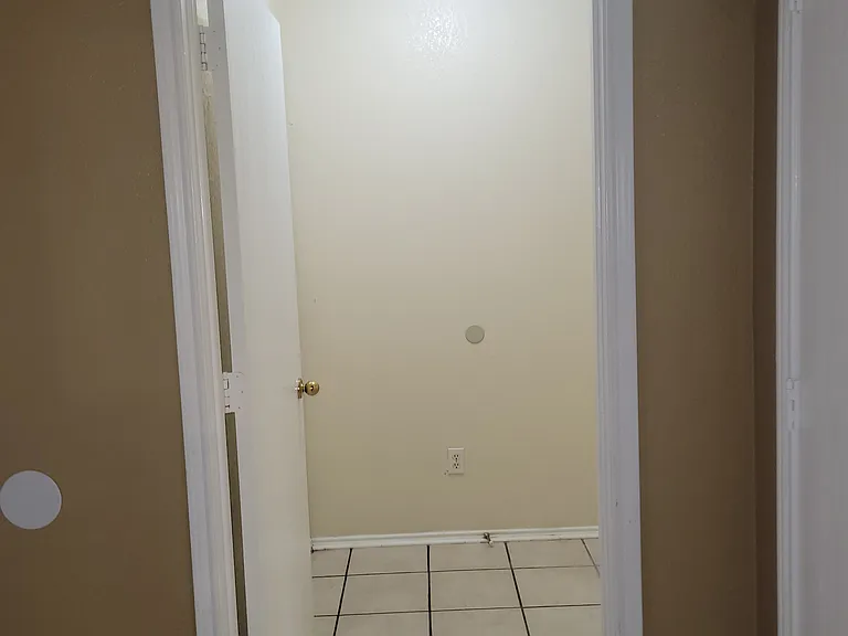 5701 Alicante Dr — Photo 8