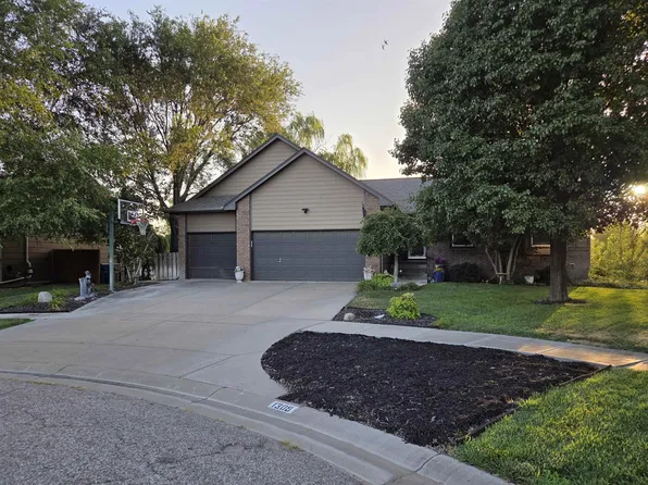 1309 S Summit Cir, Derby, KS 67037