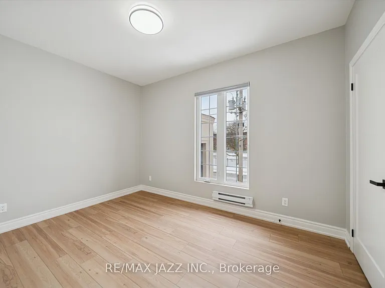 251 Simcoe St S #201 — Photo 10