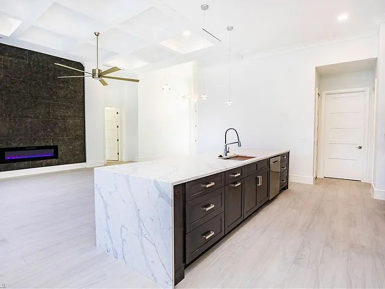231 Legacy Ct — Photo 12