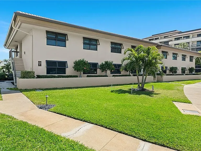 579 Seaview Ct #2 — Photo 31