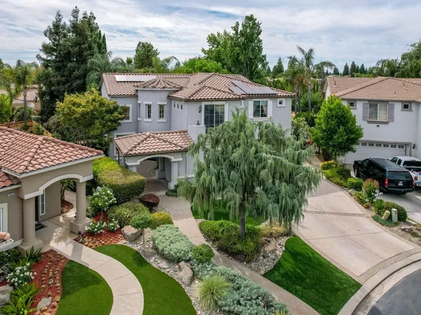 2419 E Soquel Cir, Fresno, CA 93720