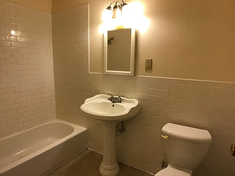 804 6th St NW — Photo 7