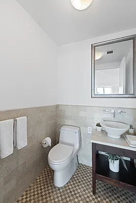 Sold by R New York | media 4