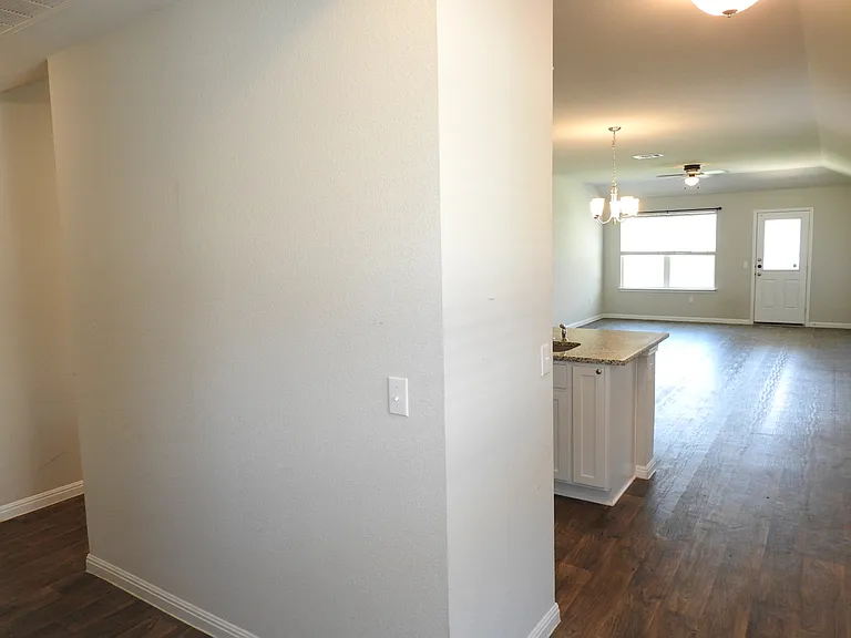 621 Callahan Ln — Photo 4