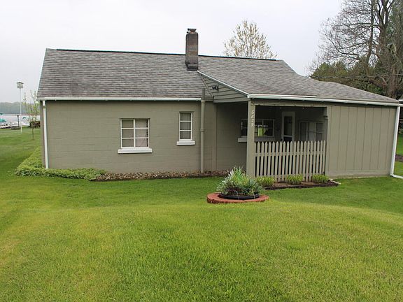 3rd image of 5839 Caroline Dr
