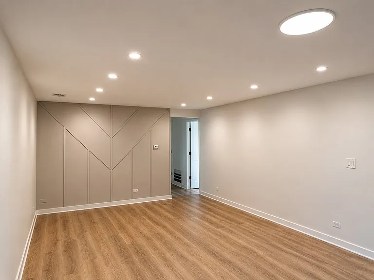 5819 W Higgins Ave #2D — Photo 8