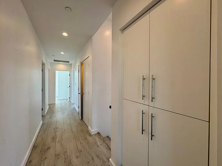 143 N Ardmore Ave — Photo 14