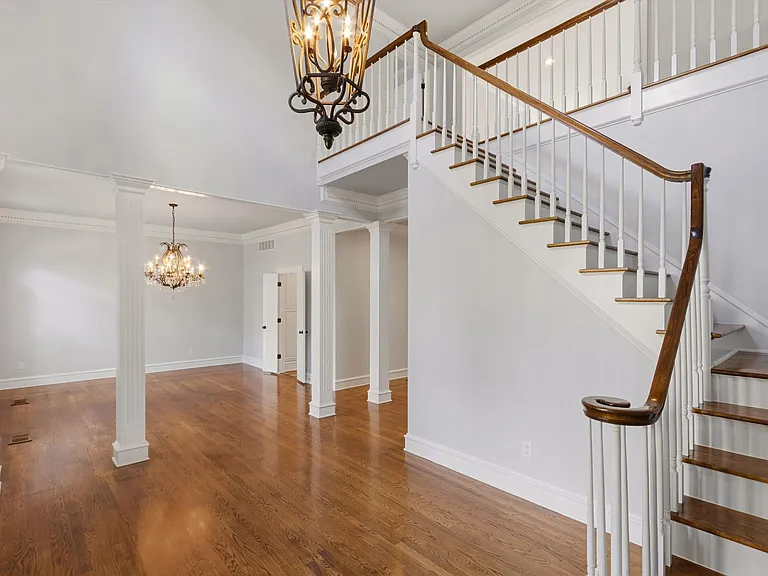 1574 Whitmar Pl E — Photo 2