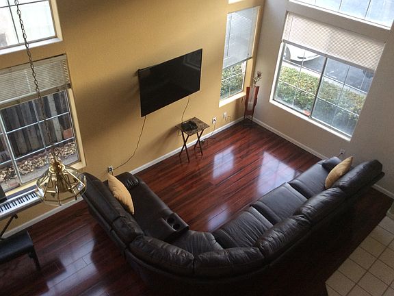 Livingroom/Dining room Combo