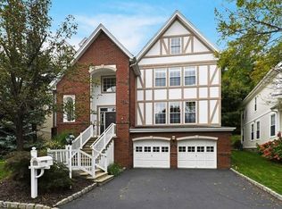 23 Skytop Rdg, Oakland, NJ 07436