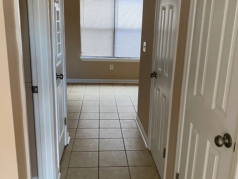 956 Margaret Dr — Photo 8