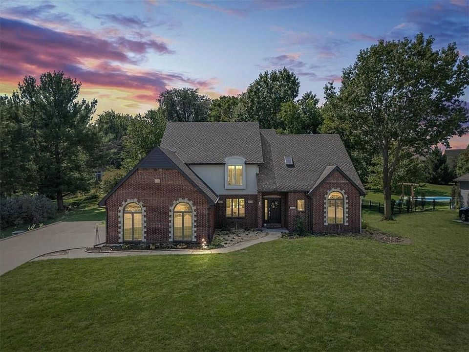 1st image of 4614 Woodfield Dr