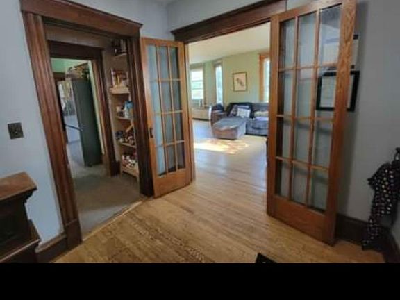 2nd image of 880 23rd Ave SE