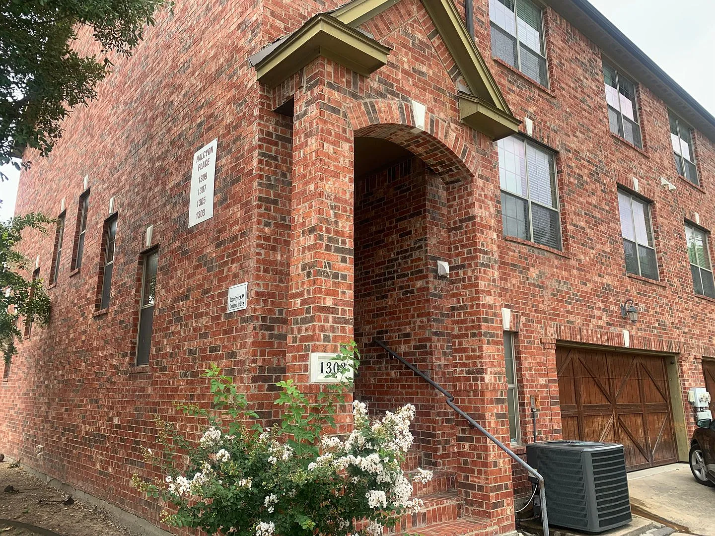 1303 Halcyon Place — Photo 1
